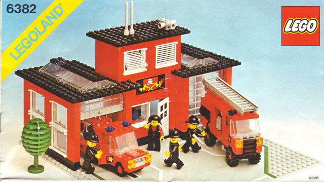 LEGO Vintage Classic Town Fire Station Set #6382 Incl. Minifig & Instructions.