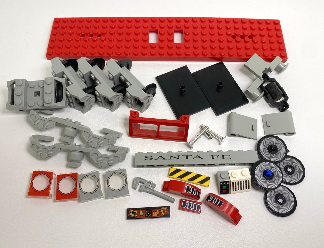 LEGO Trains Santa Fe Pieces Fun Pack includes Rare Red Windscreen and Light Grey Windows