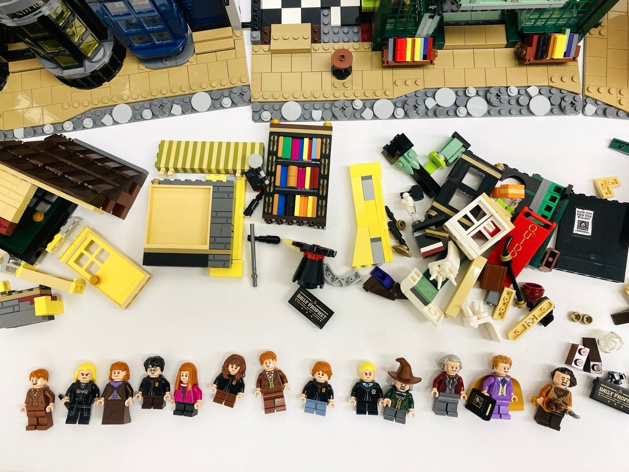 LEGO Harry Potter Diagon Alley Set #75978 As Pictured Includes FREE Light My Bricks Kit