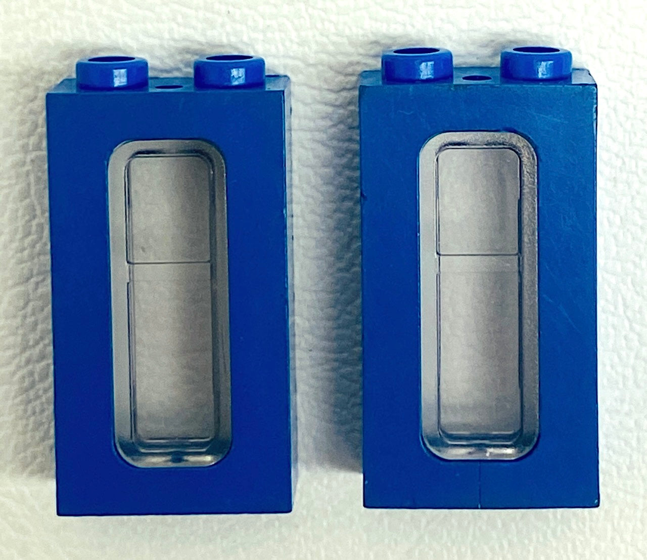 LEGO Vintage Train Window 1x2x3 Pack of 2 Blue