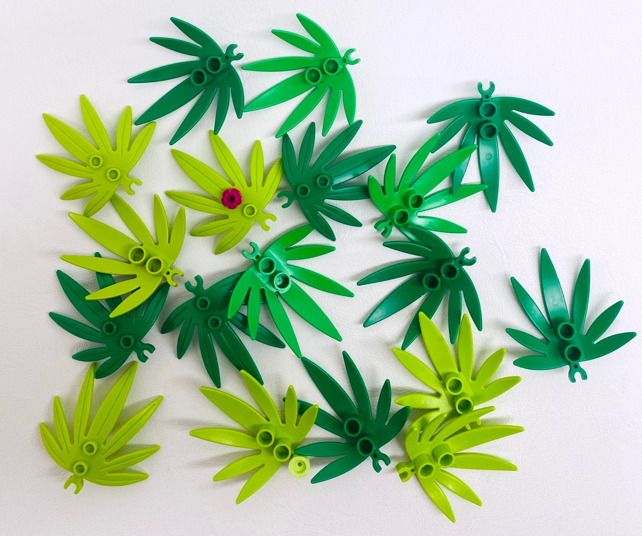 LEGO Plants Swordleaf Palm Leaves Pack of 18 Mixed Colours