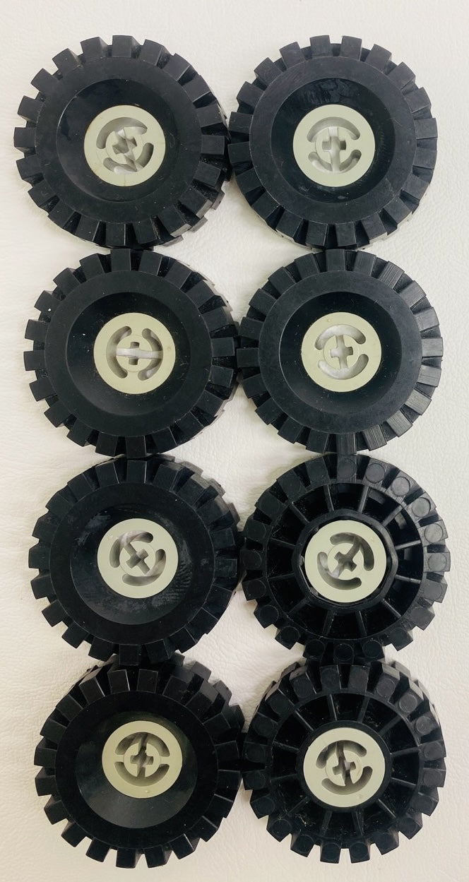 LEGO Vintage Technic Wheel Pack of 8 With Light Grey Hubs (Old Shade)