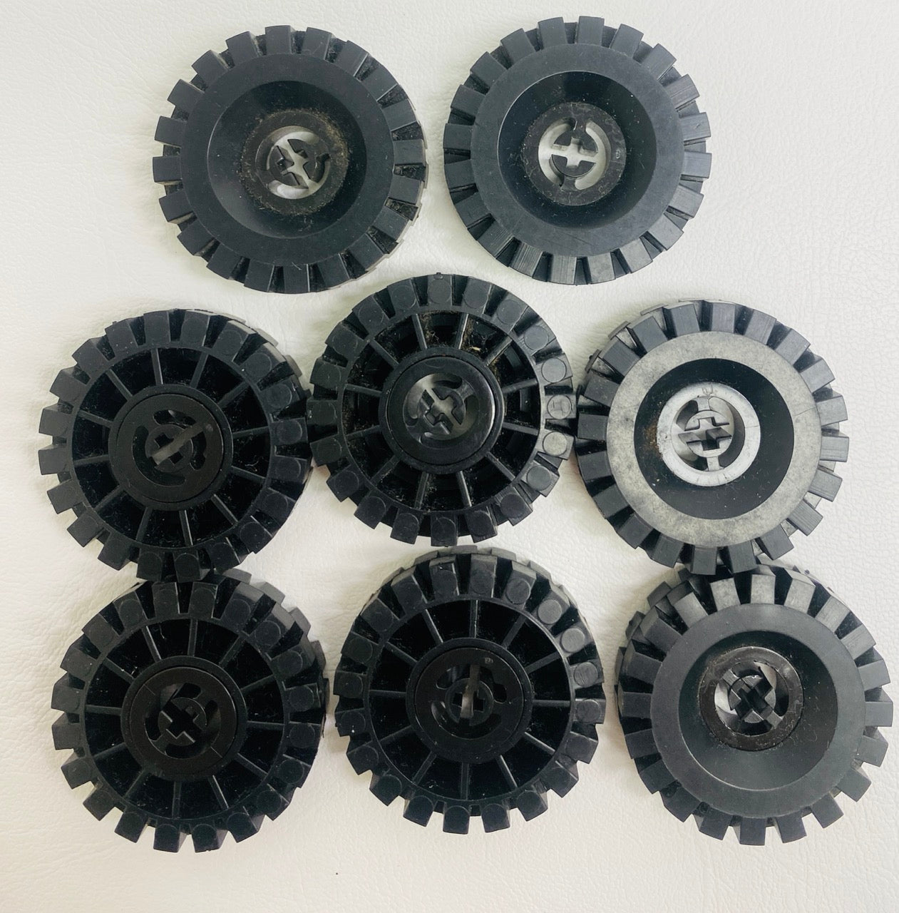 LEGO Vintage Technic Wheel Pack of 8 With Black Hubs