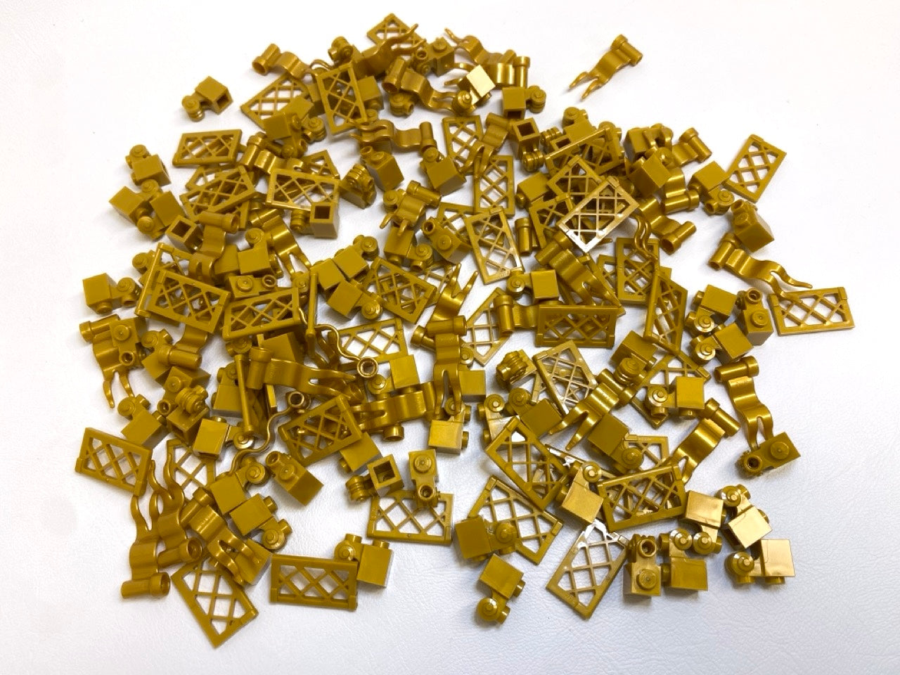 LEGO Pearl Gold Fun Pack Mixed Pieces Flags / Lattice Shutters / Bricks with Scrolls