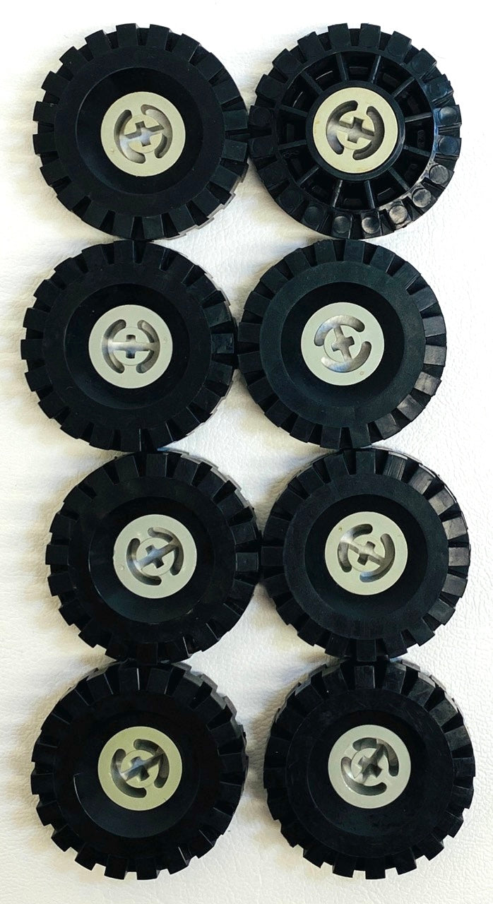LEGO Vintage Technic Wheel Pack of 8 With Light Grey Hubs (Old Shade)