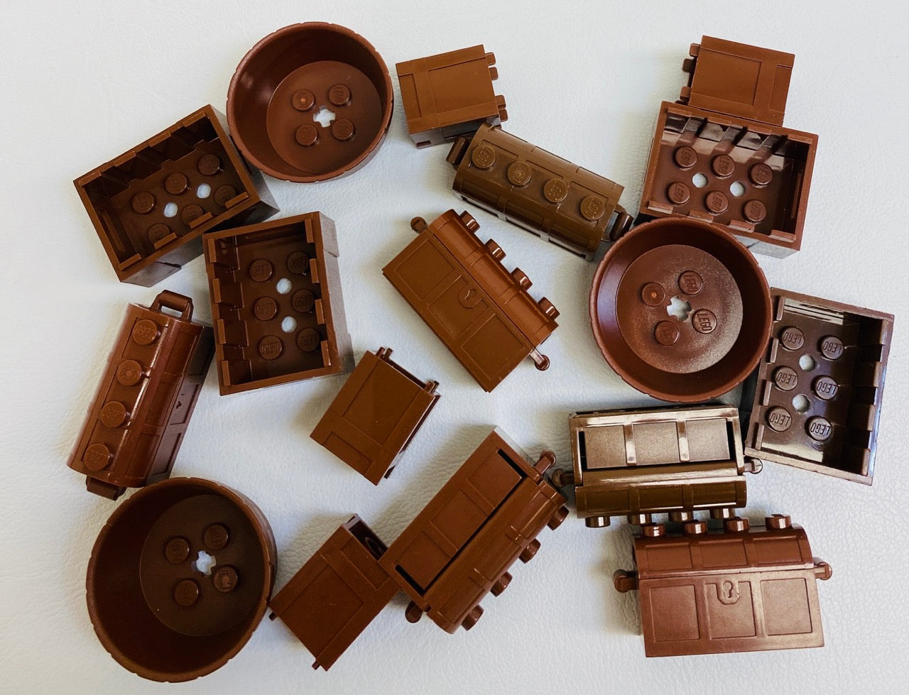 LEGO Shades of Brown Cargo Container Fun Pack Barrels Crates and Treasure Chests
