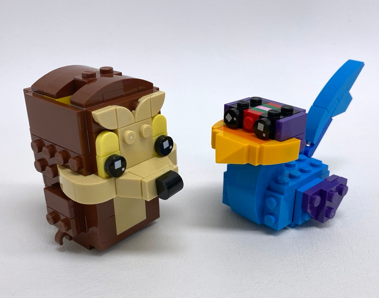 LEGO Looney Tunes Brickheadz Road Runner and Wile E Coyote (Incomplete Chunks)