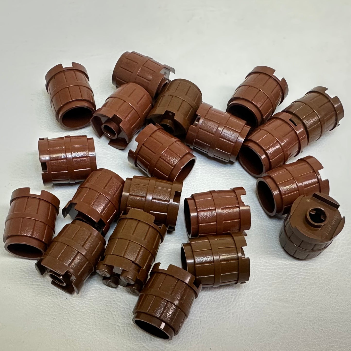LEGO Mixed Brown (Old Shade) / Reddish Brown Barrel 2x2x2 Fun Pack of 20