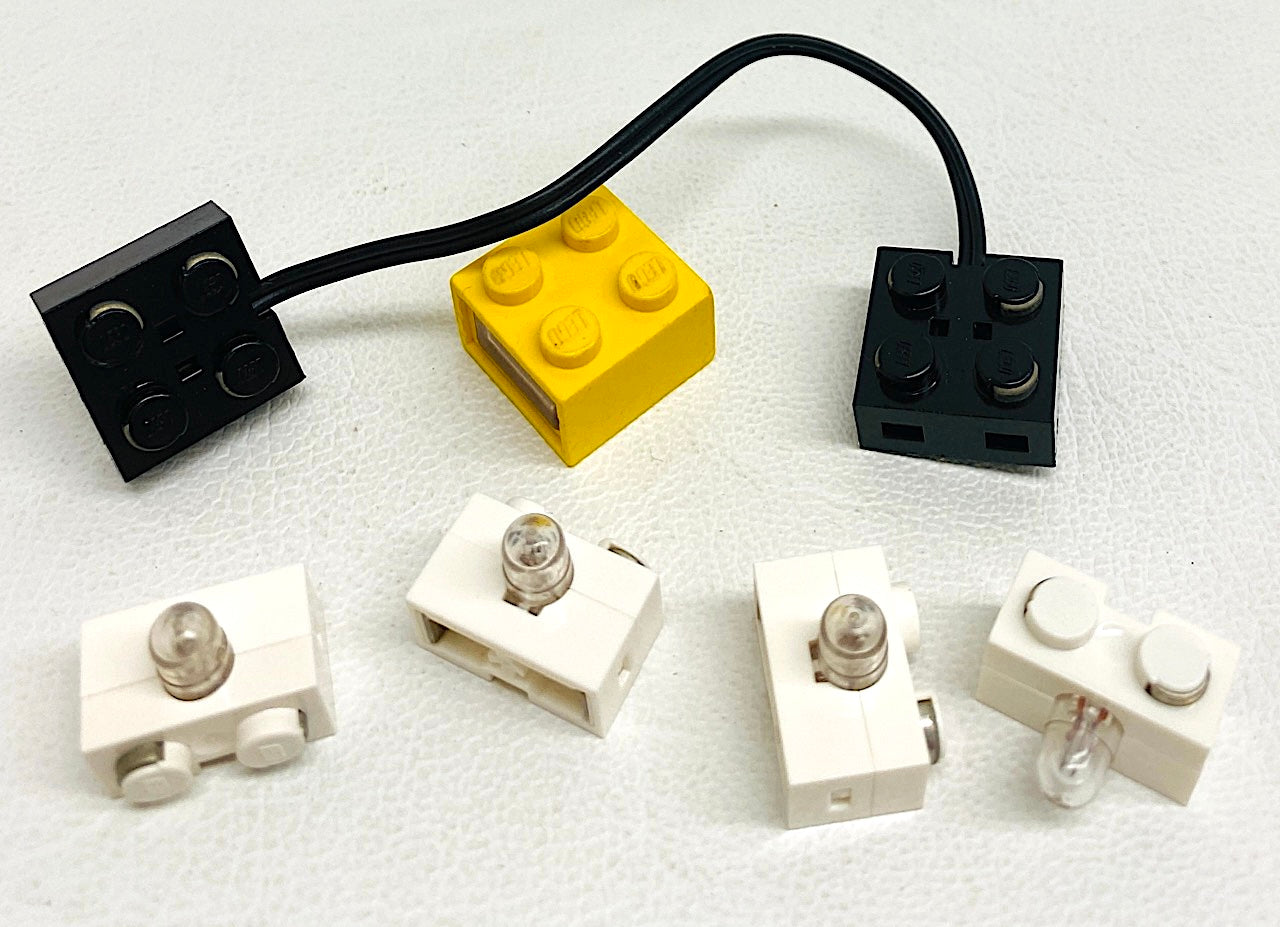 LEGO Vintage Electric Fun Pack with Wire 15L Light Brick 1x2 and 4.5V Light Brick 2x2