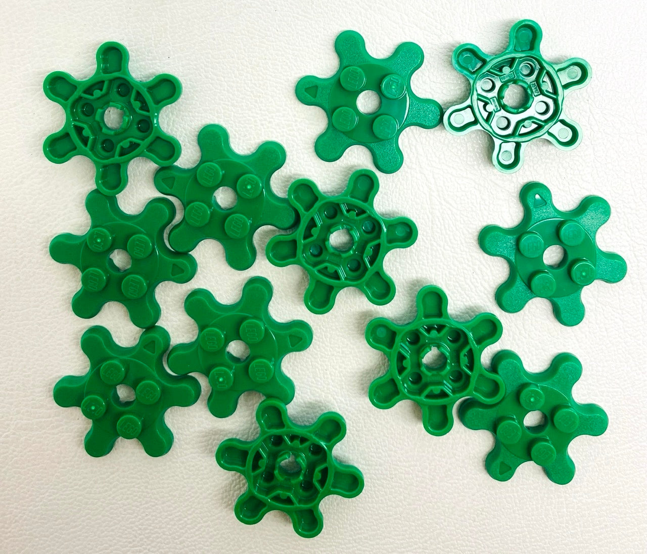LEGO Green Splat Gears Fun Pack Round Plate 2x2 with 6 Teeth