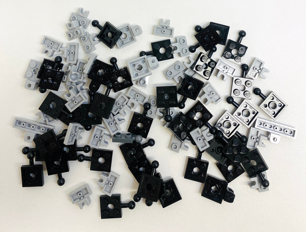 LEGO Ball and Socket Mixed Plates Fun Pack - Black and Light Bluish Grey