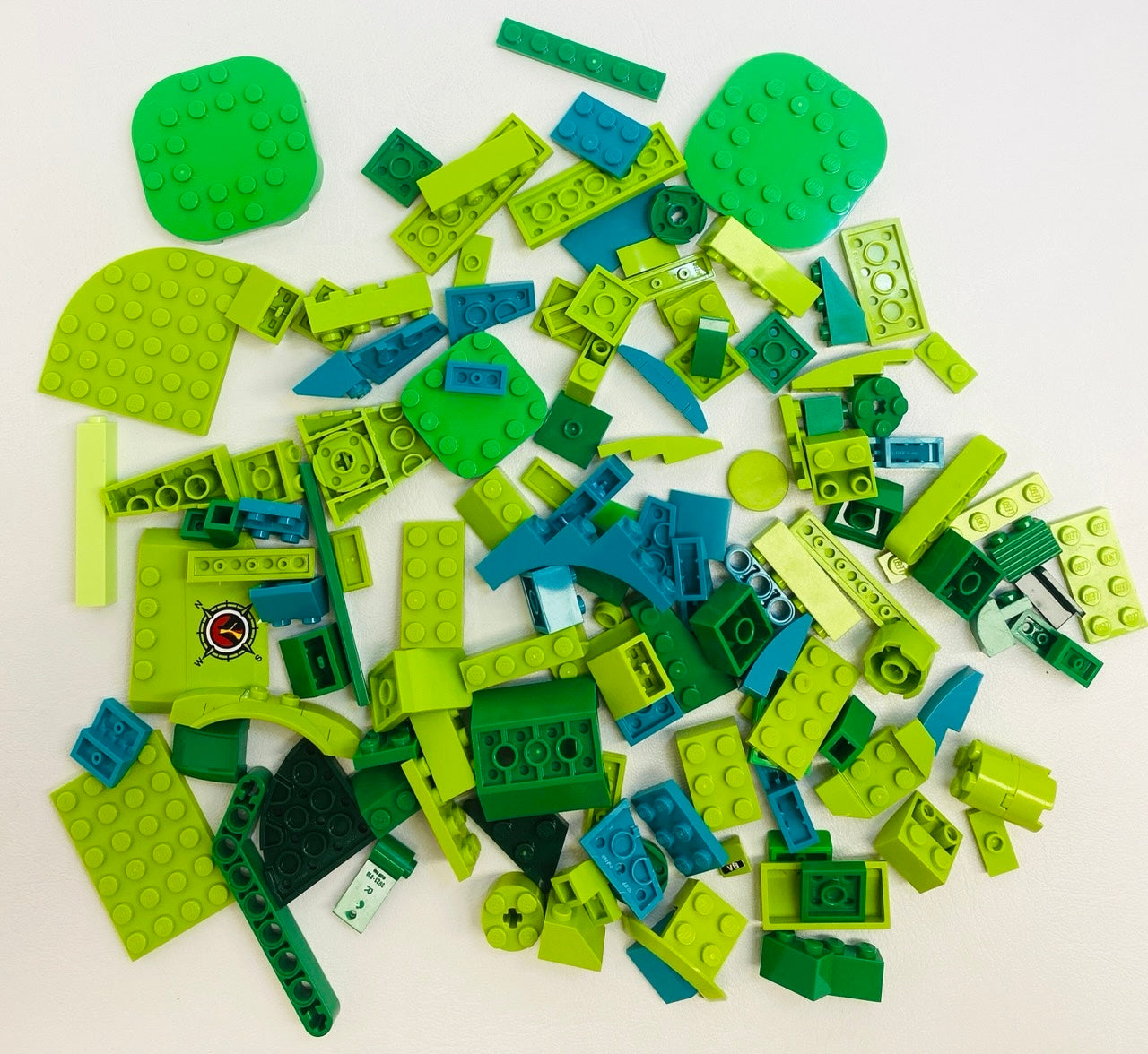 LEGO Shades of Green Fun Pack Mixed Pieces Bricks Plates Slopes and More