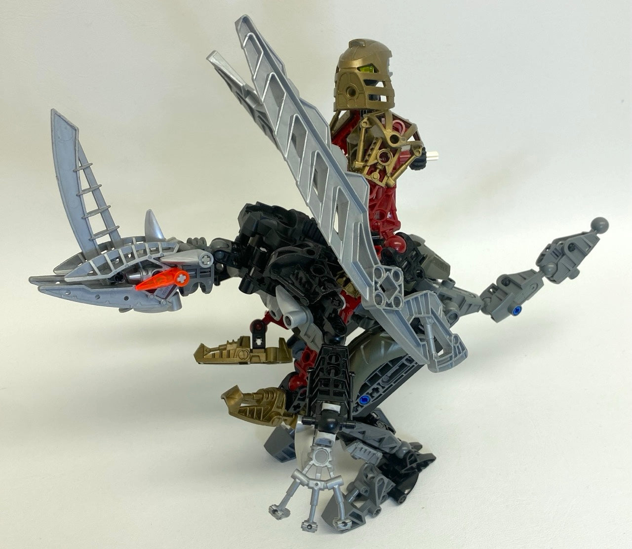 LEGO Bionicle Toa Lhikan and Kikanalo Set #8811 (As Pictured)