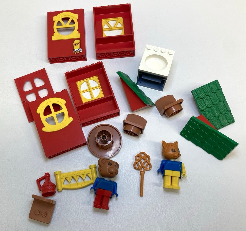 LEGO Vintage Fabuland Fun Pack Mixed Figures and Pieces