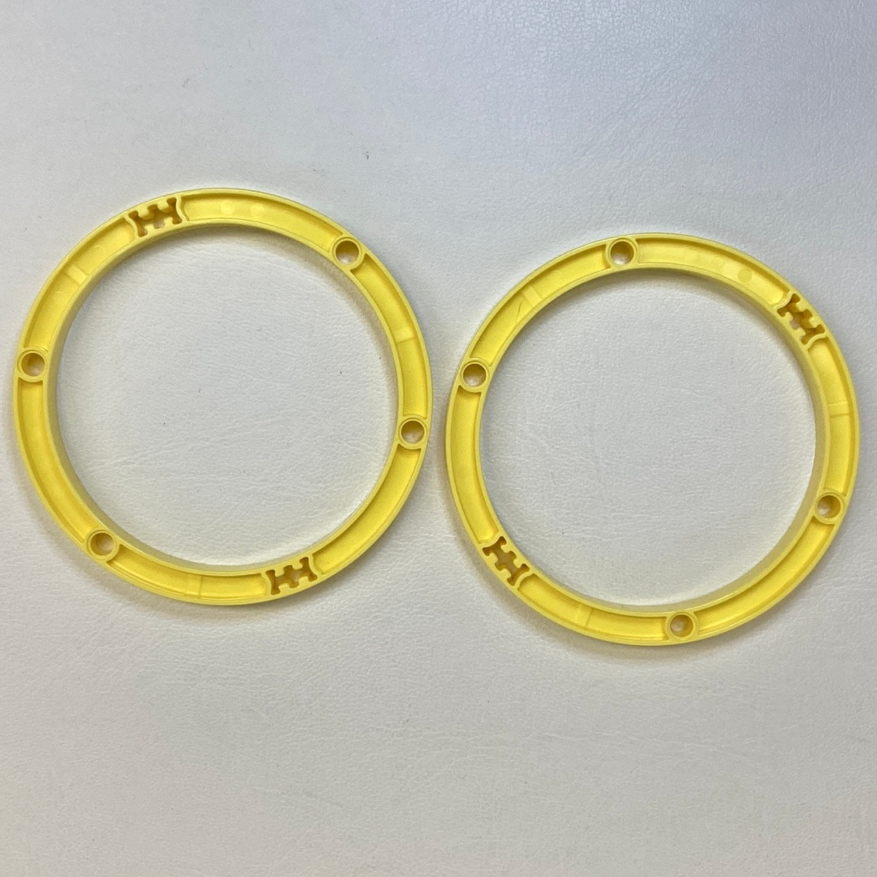 LEGO Bright Light Yellow Support Girder / Ring 11x11 Pack of 2
