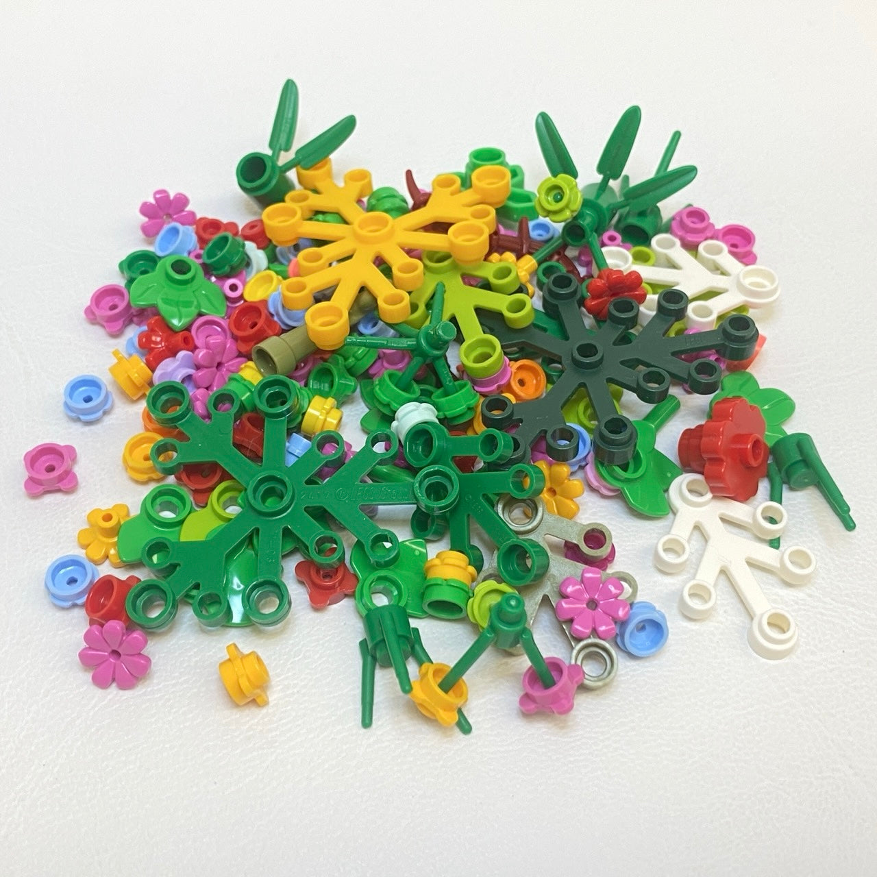 LEGO Plants Mixed Fun Pack Leaves Flowers Leaves Foliage