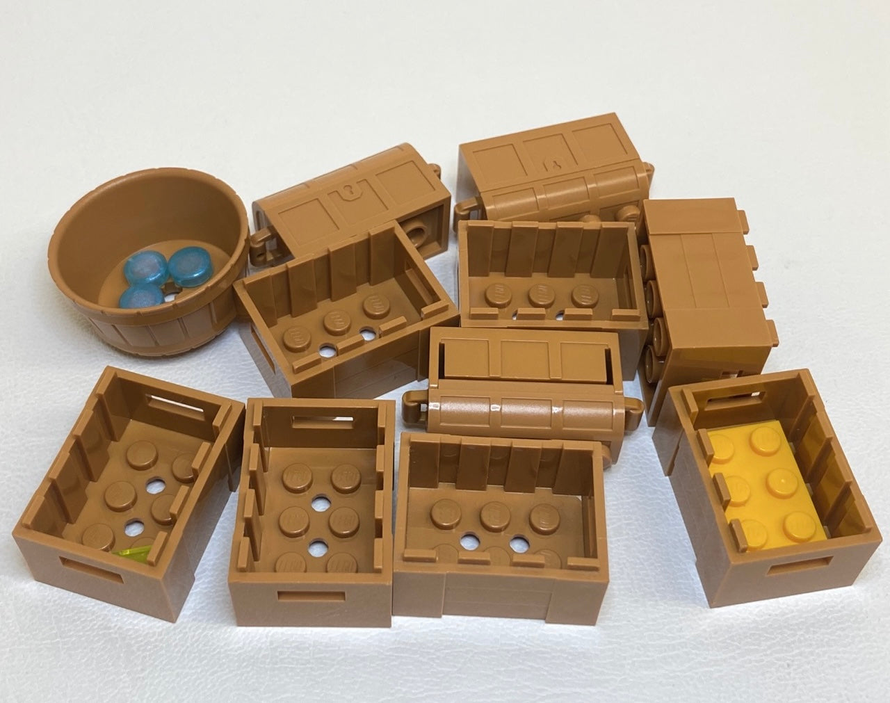 LEGO Medium Nougat Cargo Container Fun Pack Barrels Crates and Treasure Chests