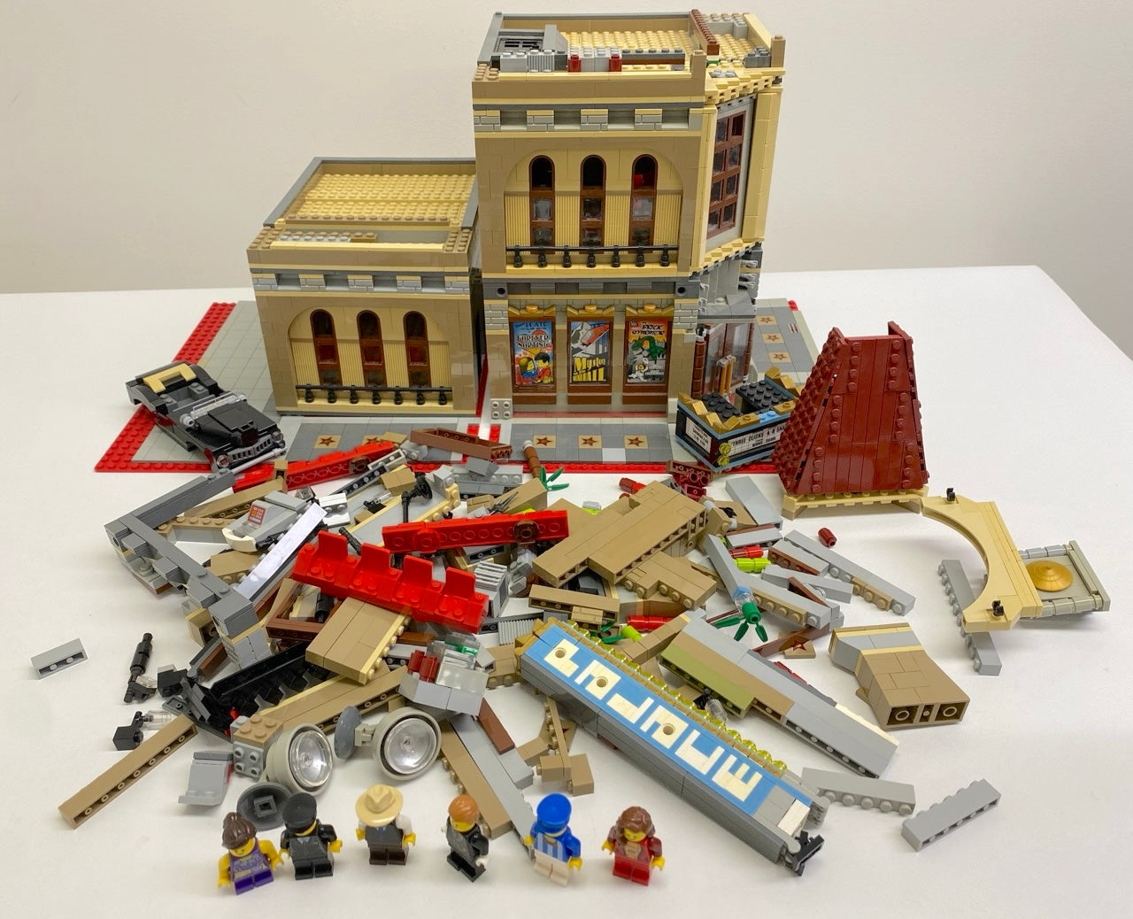 LEGO Creator Palace Cinema Modular Building Set #10243 - See Description
