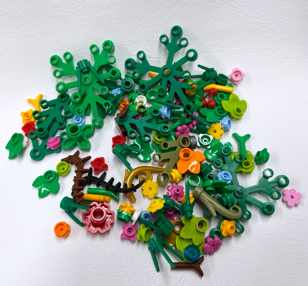 LEGO Plants Mixed Fun Pack Leaves Flowers Leaves Foliage