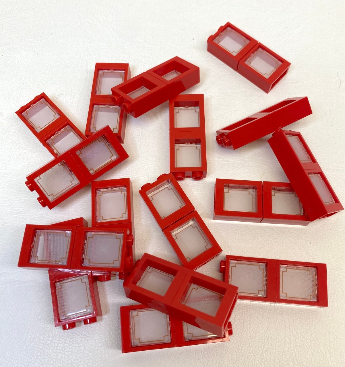 LEGO Window Fun Pack 1x2x2 Red Frames - Translucent Glass with Red Lines - Pack of 28