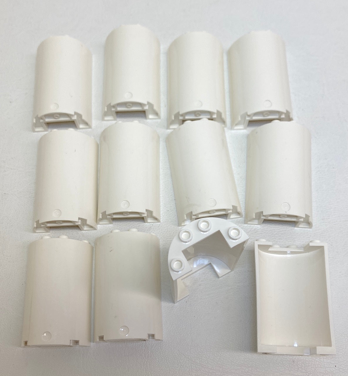 LEGO Cylinder Half 2x4x5 Pack of 16 White