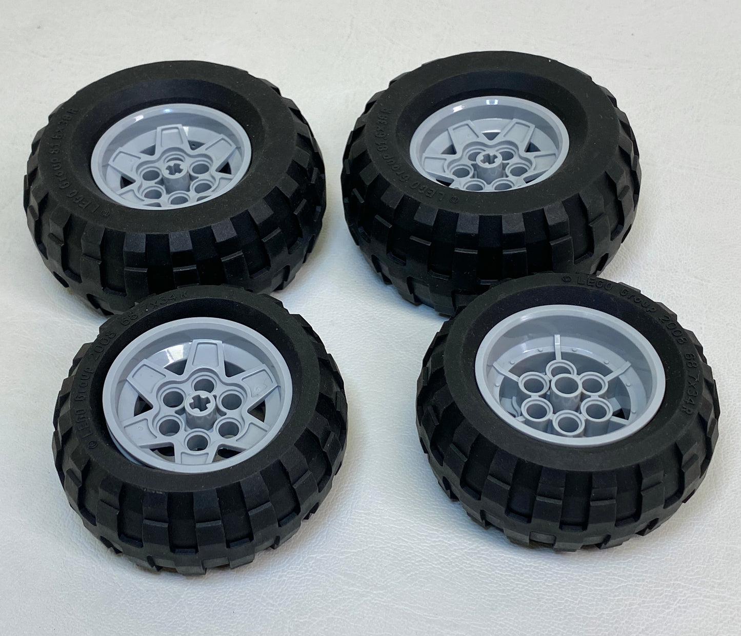 LEGO Technic Tyres with Light Bluish Grey Hubs Fun Pack 81.6x38R / 68.7x34R