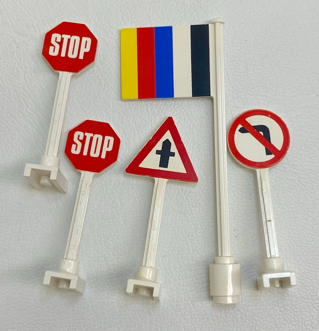 LEGO Vintage Mixed Flags & Street Signs Fun Pack
