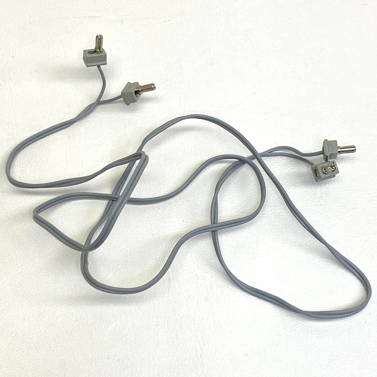 LEGO Vintage Wire 12V / 4.5V with 2 Leads 4 Connectors Light Grey (Old Shade) Approx 75cm / 96 studs