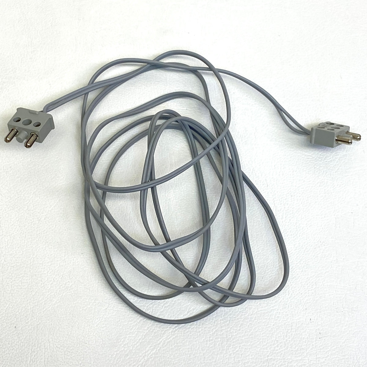 LEGO Vintage Wire 12V / 4.5V with 2 Prong Connectors and Shallow Post Light Grey (Old Shade) Approx 190 studs