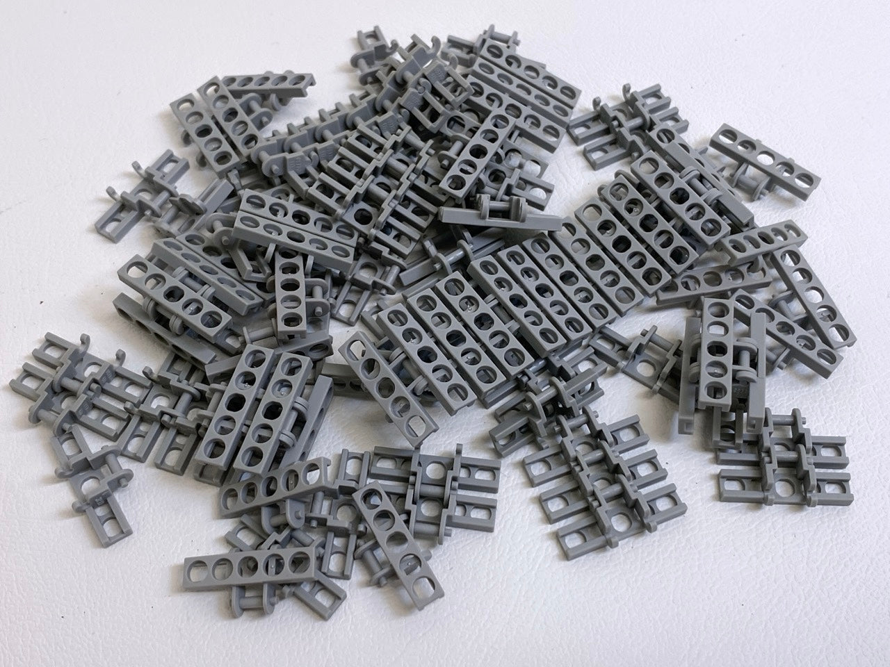 LEGO Technic Tread Link Pack of Approx 100 Light Bluish Grey