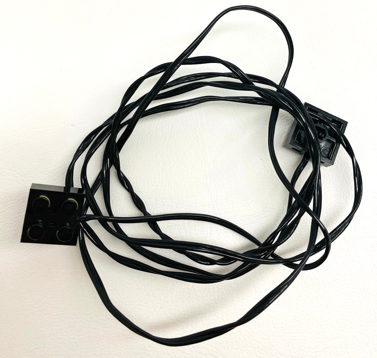 LEGO Vintage Black Wire with Brick Ends (Approx 130cm / 160 studs)