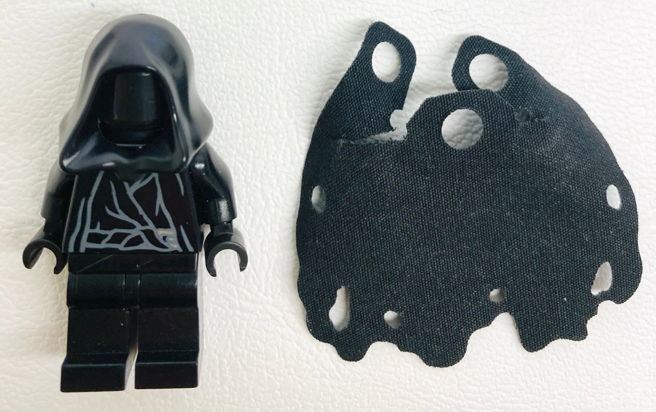 LEGO Lord of the Rings Ringwraith / Nazgul Minifigure (Tear in Cape)