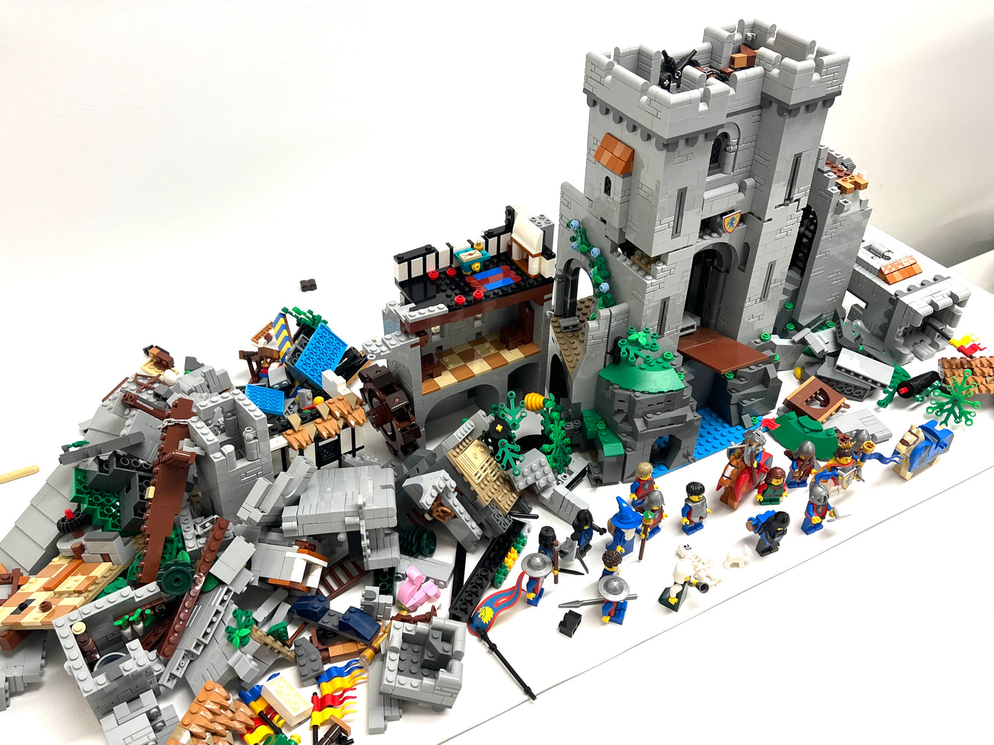 RARE! LEGO Lion Knights' Castle Set #10305 As pictured