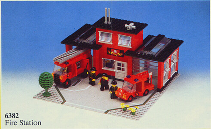 LEGO Vintage Classic Town Fire Station Set #6382 Incl. Minifig & Instructions.