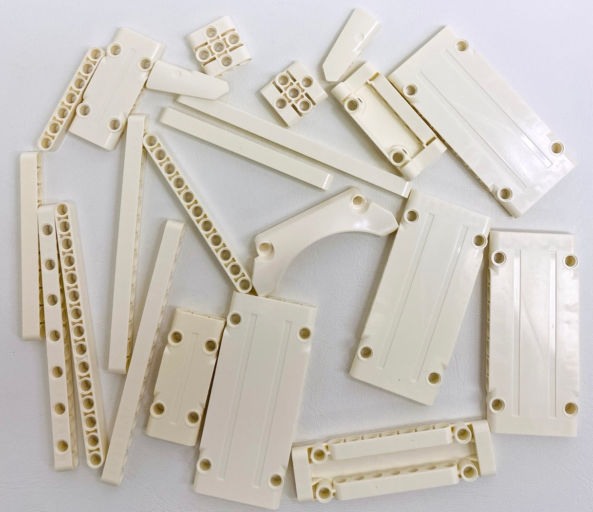 LEGO Technic White Panel and Liftarm Fun Pack Mixed Pieces