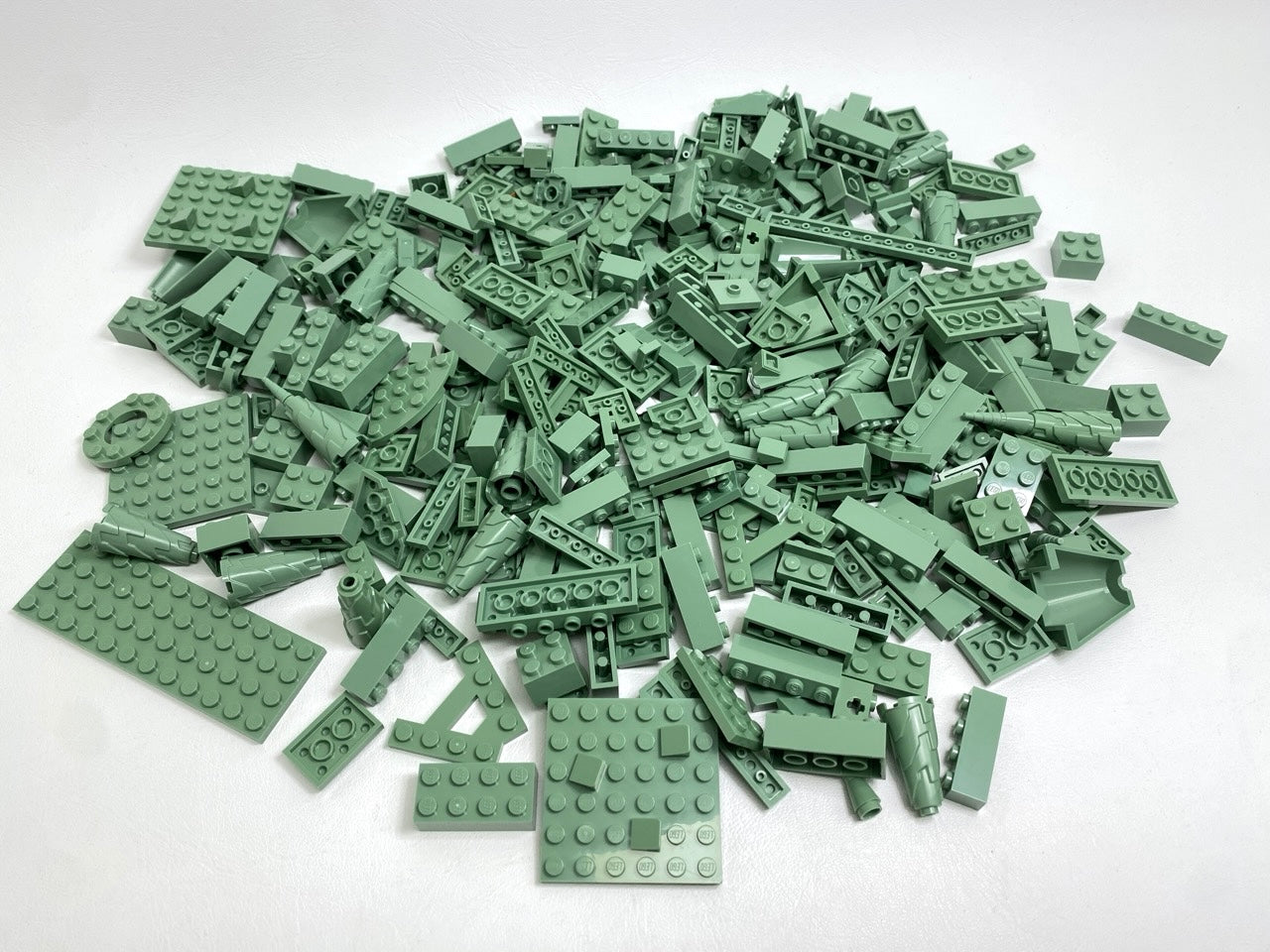 LEGO Sand Green Mixed Pieces Fun Pack