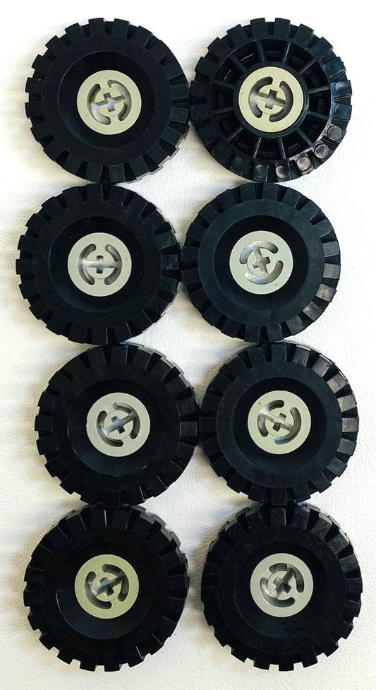 LEGO Vintage Technic Wheel Pack of 8 With Light Grey Hubs (Old Shade)