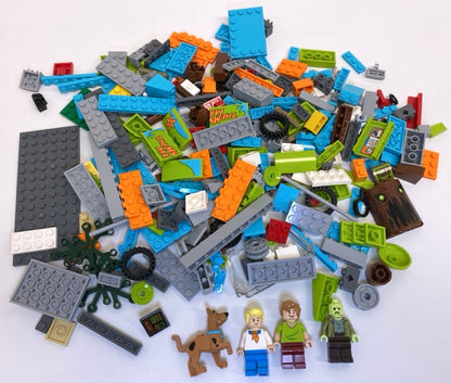 LEGO Scooby Doo The Mystery Machine Set #75902 with Instructions and Minifigures