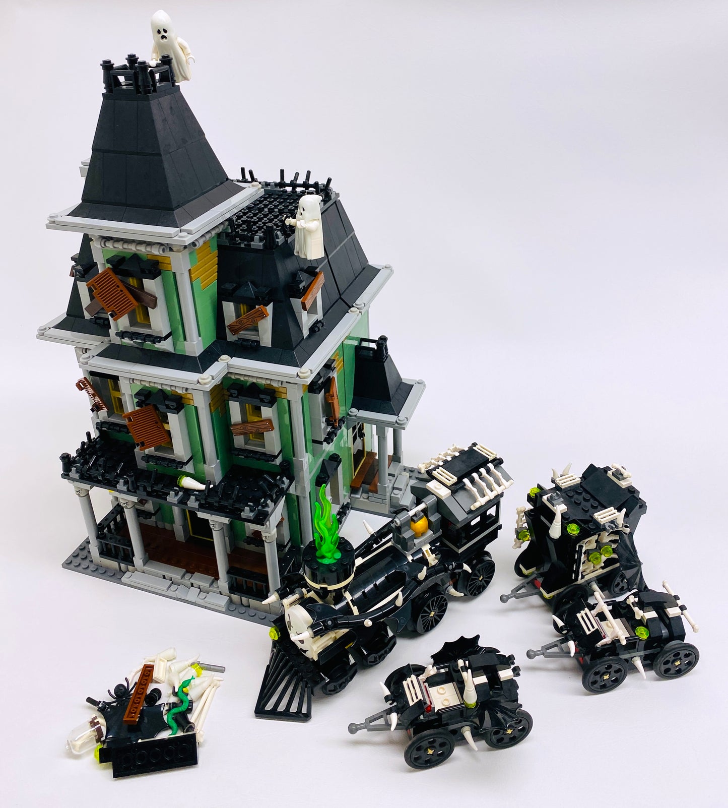 LEGO Monster Fighters Haunted House Set #10228 with Minifigures and Free Ghost Train!