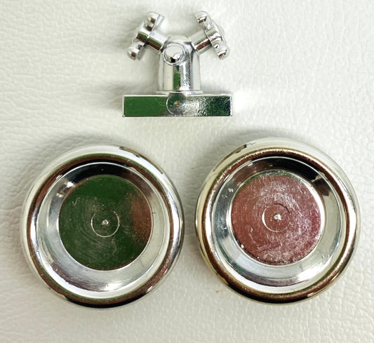LEGO Chrome Silver Fun Pack Tap and Dishes