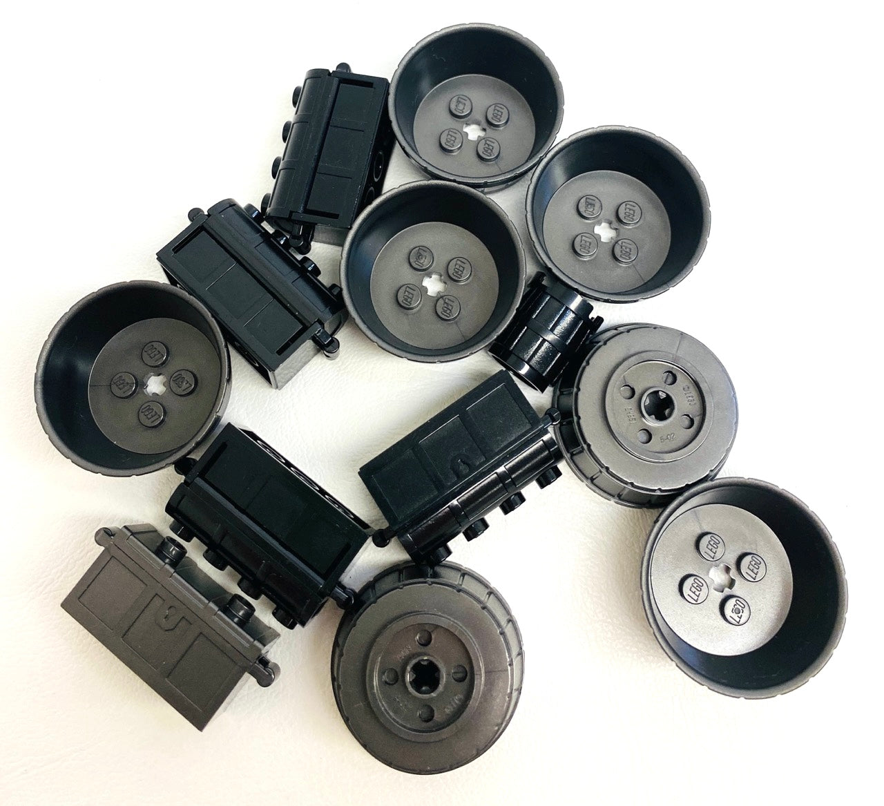 LEGO Pearl Dark Grey and Black Cargo Container Fun Pack Barrels and Treasure Chests