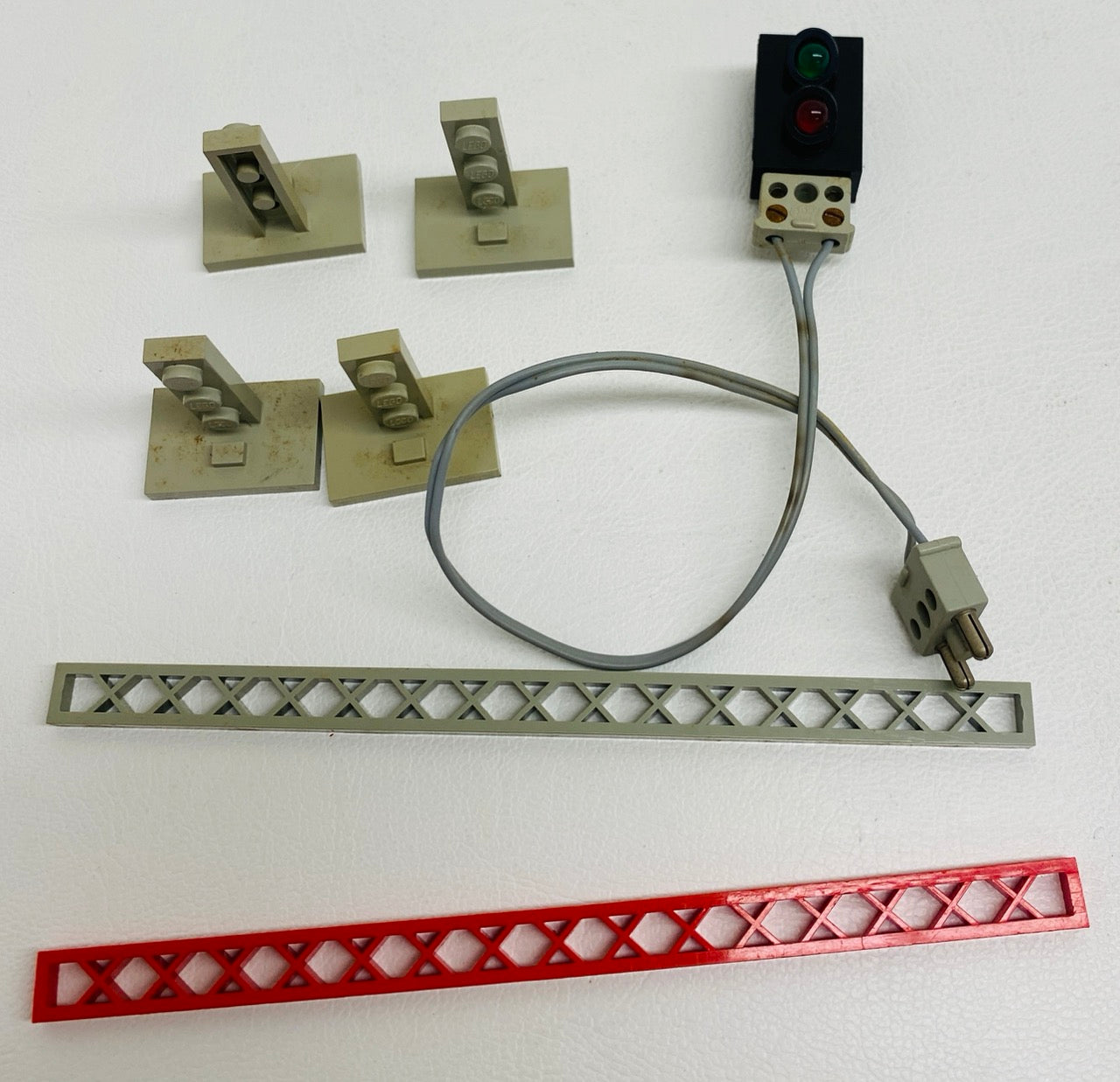 LEGO Trains Vintage 12V Signal Fun Pack Light Brick Masts Supports and Wire