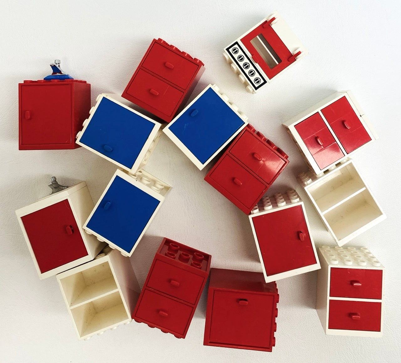 LEGO Vintage Homemaker Fun Pack Mixed Cupboards / Cabinets / Drawers and Stove / Oven