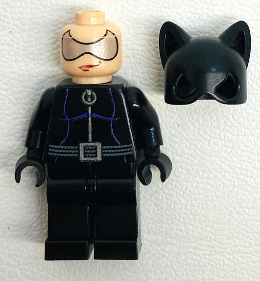 LEGO DC Superheroes Catwoman Minifigure (Marked)