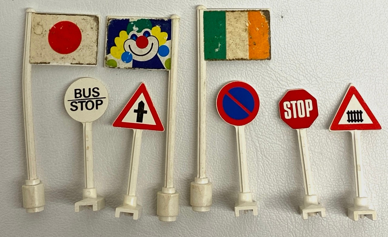 LEGO Vintage Road Signs Flags Mixed Fun Pack City Town