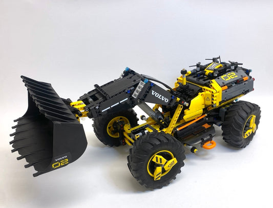 LEGO Technic Volvo Concept Wheel Loader Zeux - Set #42081 As Pictured