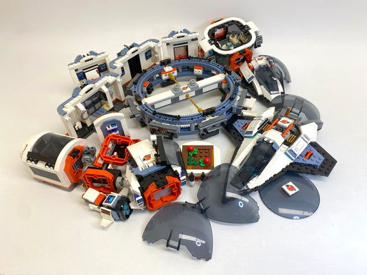 LEGO City / Space Fun Pack Huge Selection of Space Station and Spaceship "Chunks"