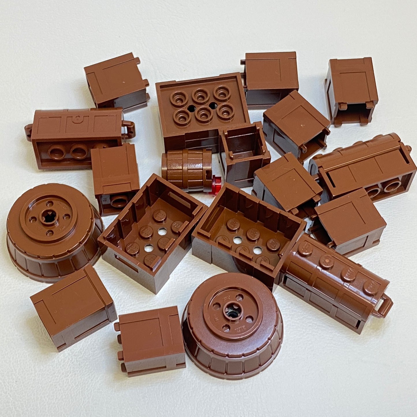 LEGO Reddish Brown Cargo Container Fun Pack Barrels Crates and Treasure Chests