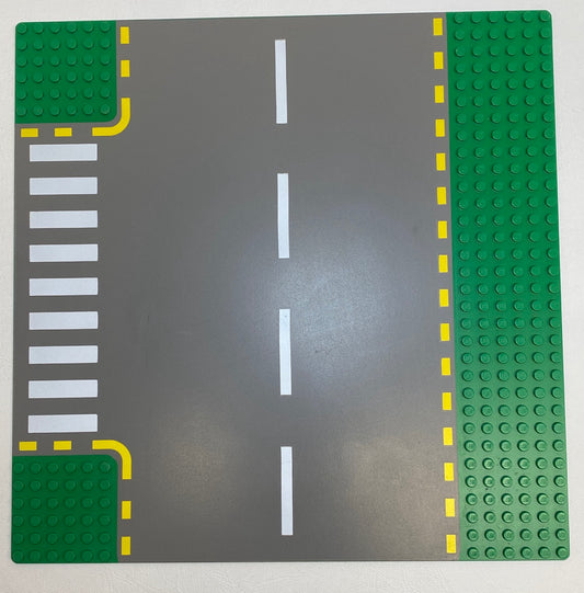 LEGO Baseplate 32x32 Green 6-Stud T Intersection with Yellow Markings