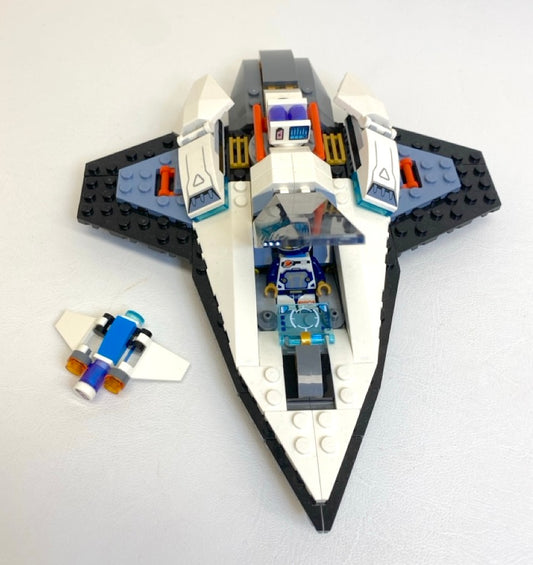 LEGO City / Space Interstellar Spaceship Set #60430 As Pictured Includes Minifigure and Instructions